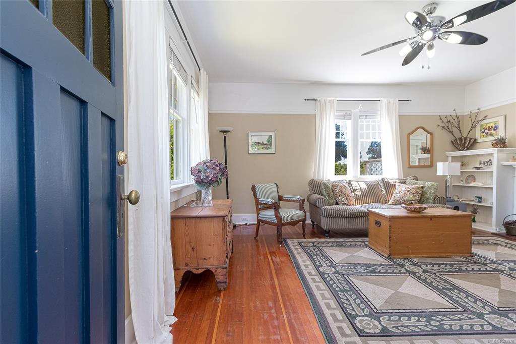 Fifth View of 4014 Holland Ave, Saanich, BC, V8Z 5K1