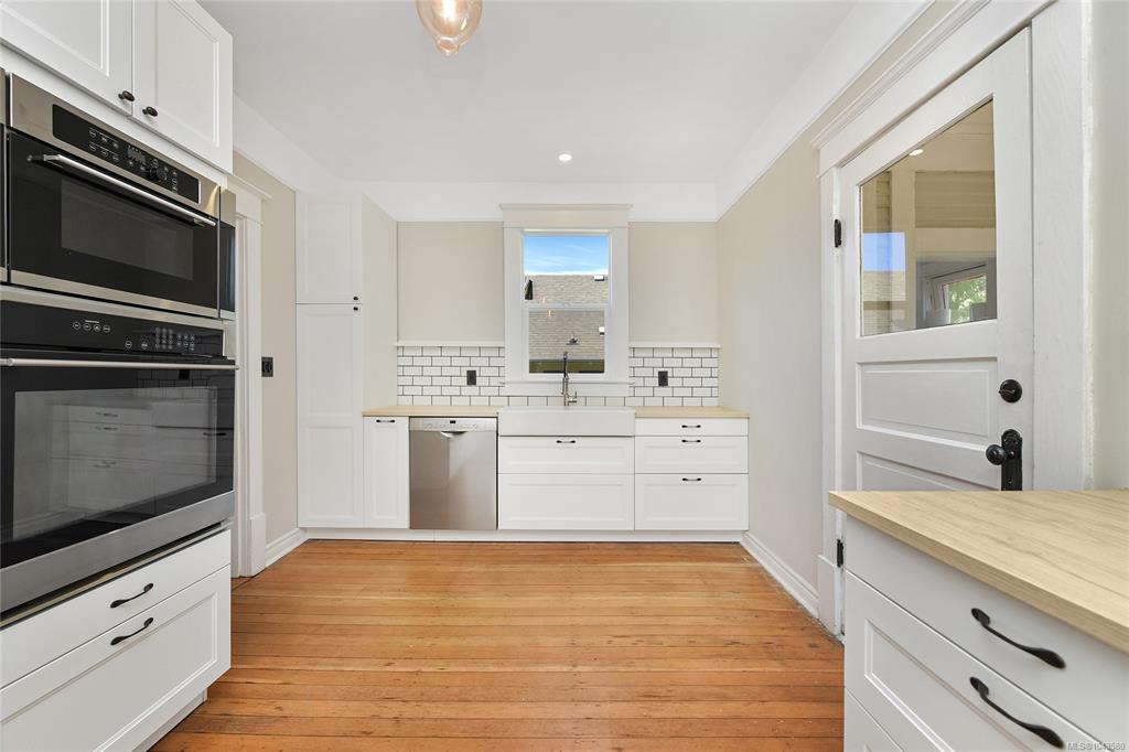 Third View of 1597 Monterey Ave, Oak Bay, BC, V8R 5V3