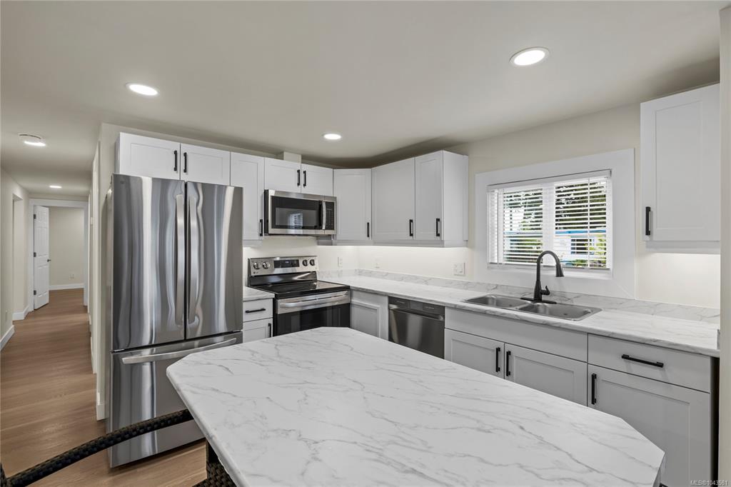 Fifth View of 1247 Arbutus Rd, Parksville, BC, V9P 1R3