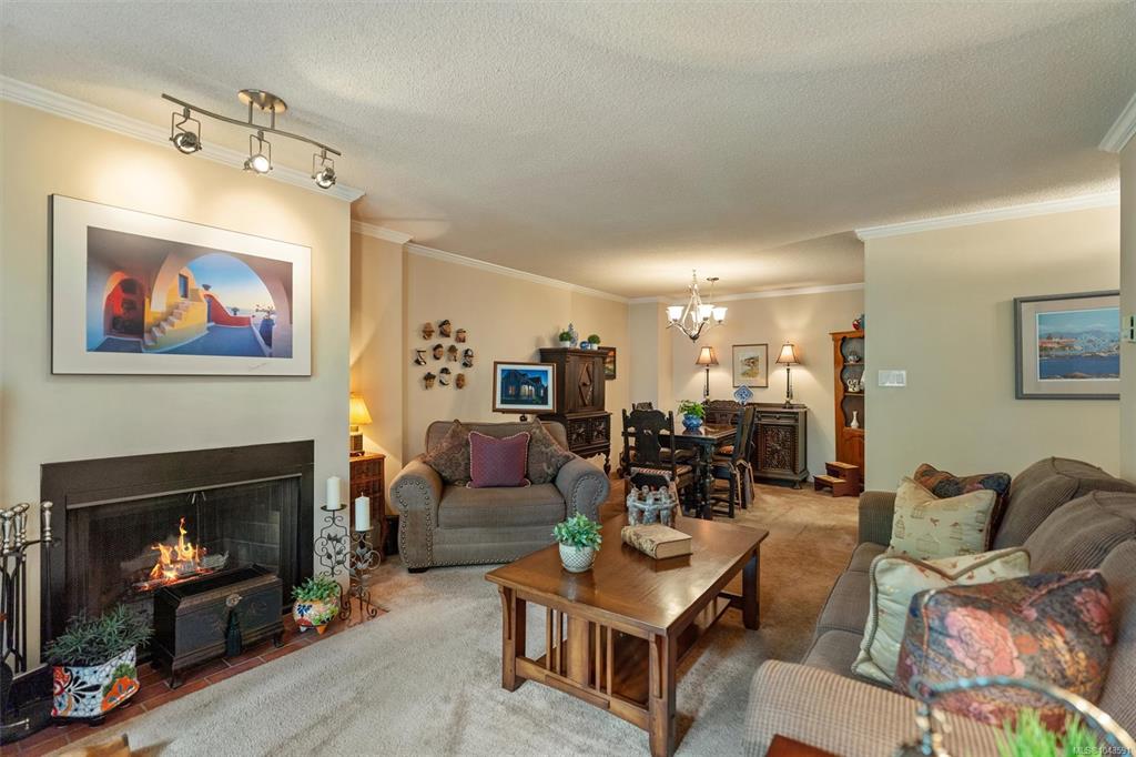 Fifth View of 1068 Tolmie Ave, Clovely Terrace, Saanich, BC, V8X 4T4