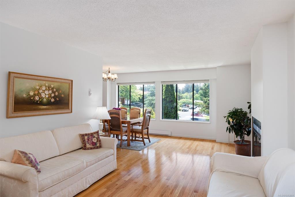 Fourth View of 764 Mann Ave, Saanich, BC, V8Z 3C2