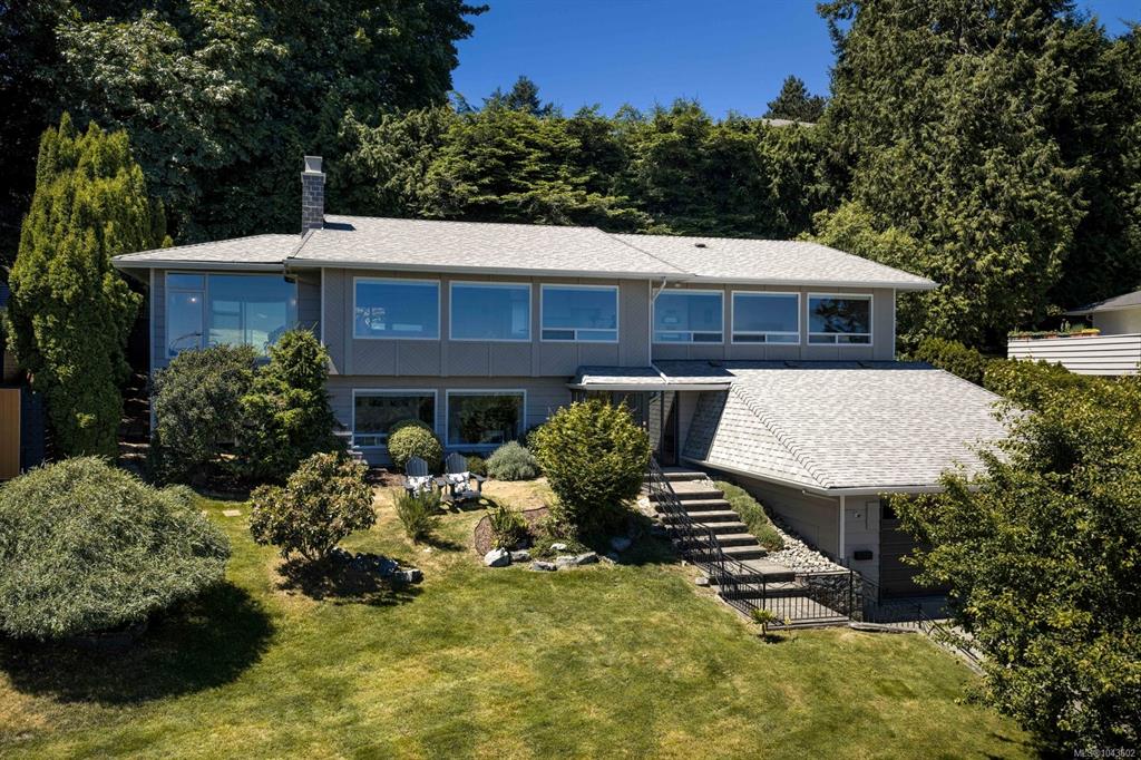 Third View of 5254 Westover Pl, Saanich, BC, V8Y 1P6