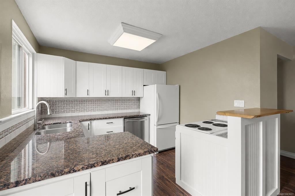 Third View of 10070 Fifth St, Sidney, BC, V8L 2X9