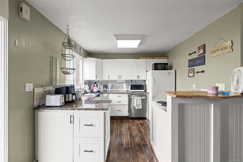 Fifth View of 10070 Fifth St, Sidney, BC, V8L 2X9