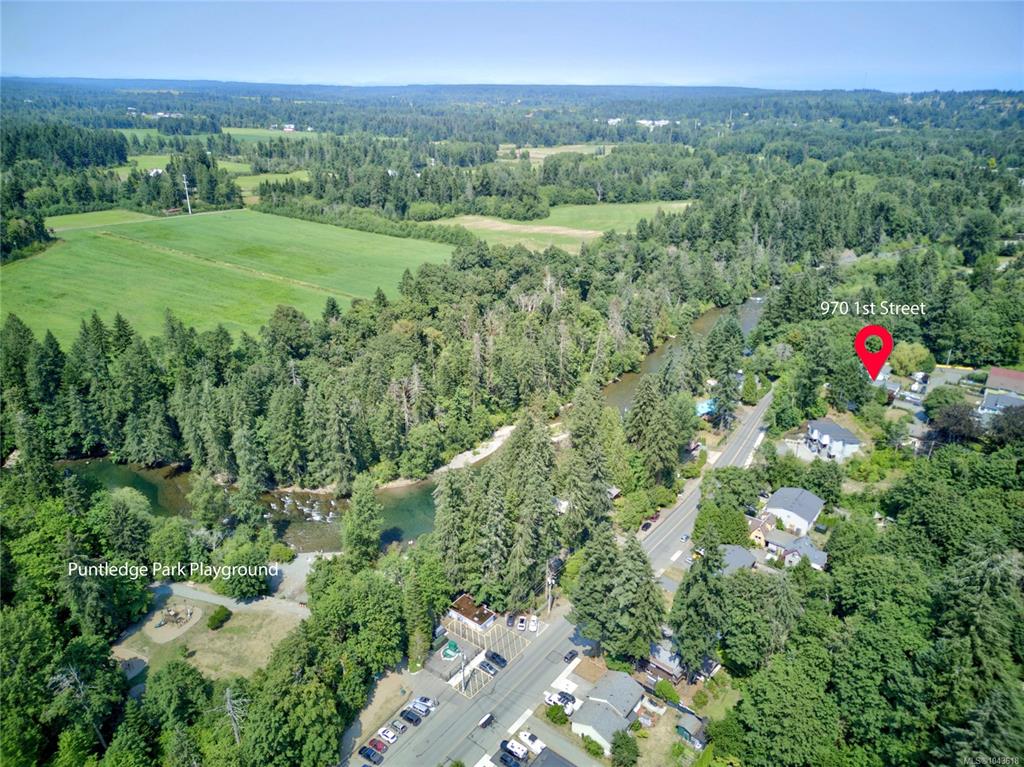 Third View of 970 1st St, Courtenay, BC, V9N 1A9