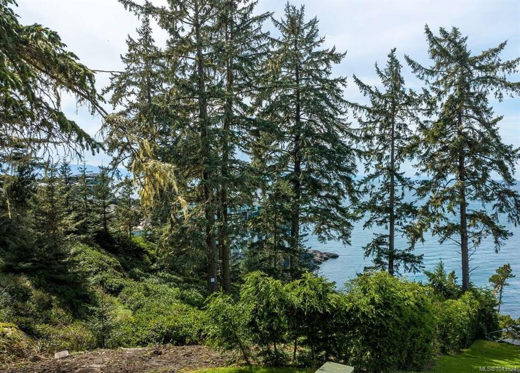 1030 Roxview Crt, 1043624, BC,