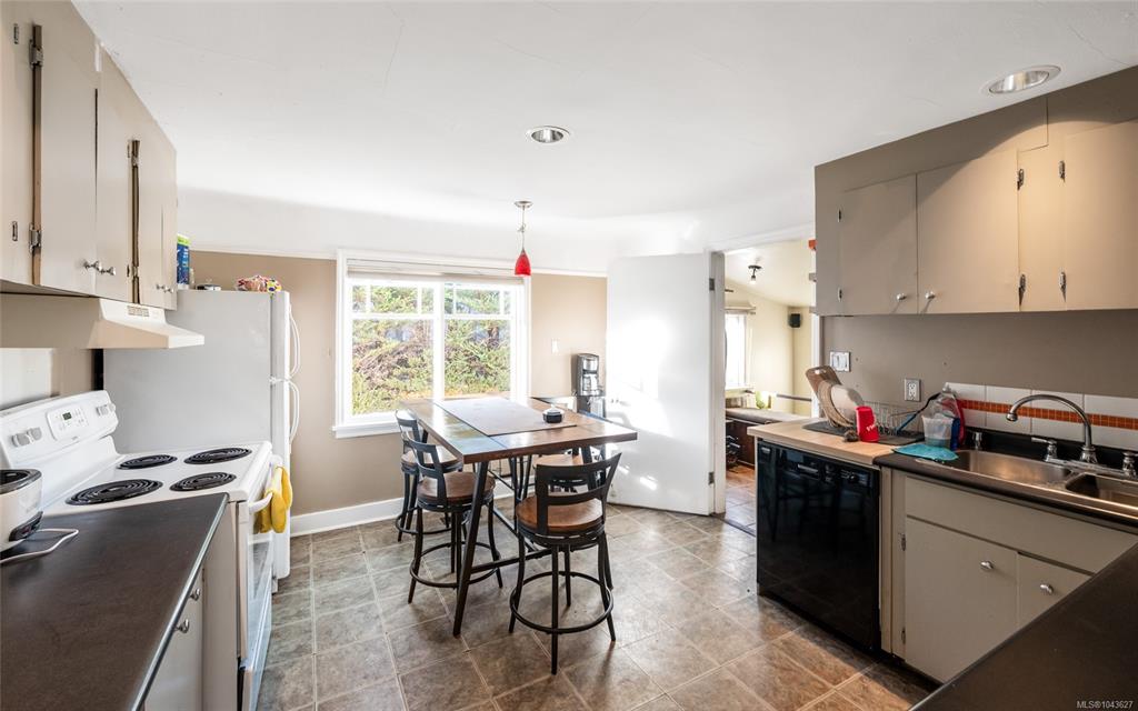 Fifth View of 3026 Donald St, Saanich, BC, V9A 1Y2
