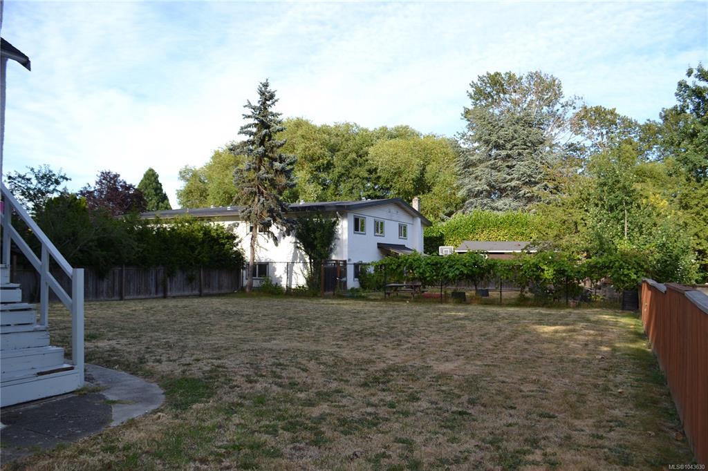 Fourth View of 2857 Shelbourne St, Victoria, BC, V8N 6K4