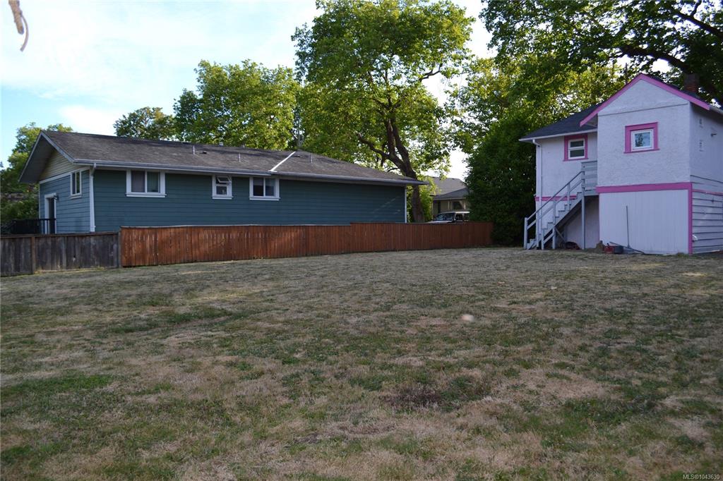 Fifth View of 2857 Shelbourne St, Victoria, BC, V8N 6K4