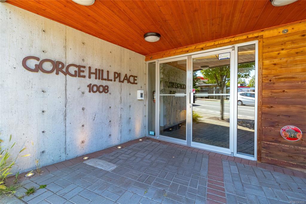 Third View of 1008 Tillicum Rd, Gorge Hill Place, Esquimalt, BC, V9A 1Z8