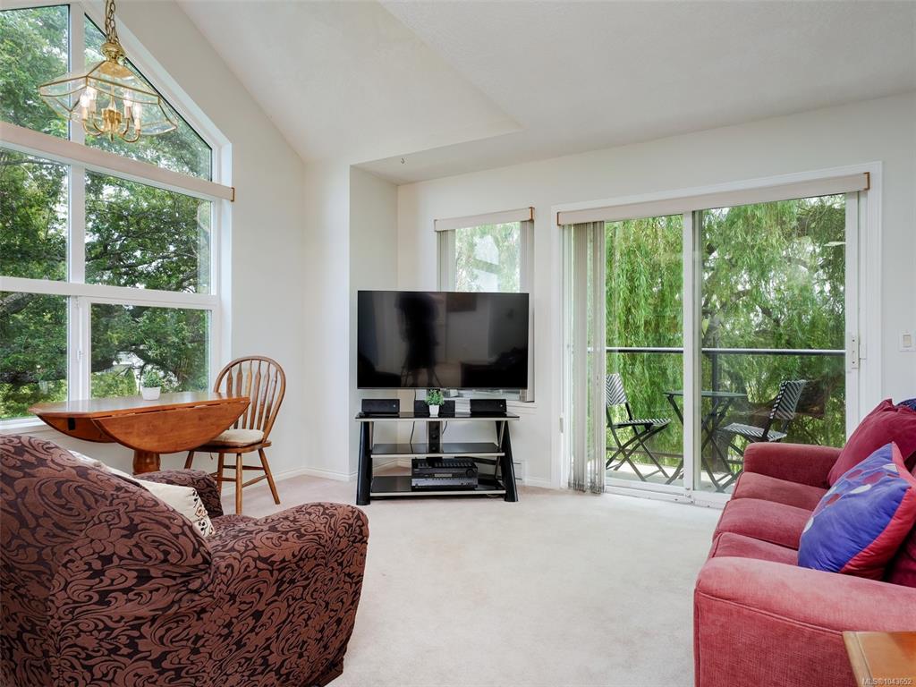 Third View of 1485 Garnet Rd, Saanich, BC, V8P 5T5