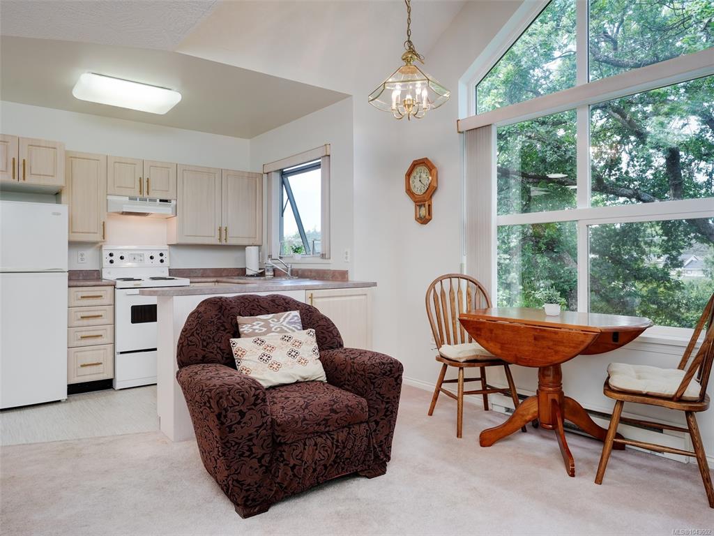 Fourth View of 1485 Garnet Rd, Saanich, BC, V8P 5T5