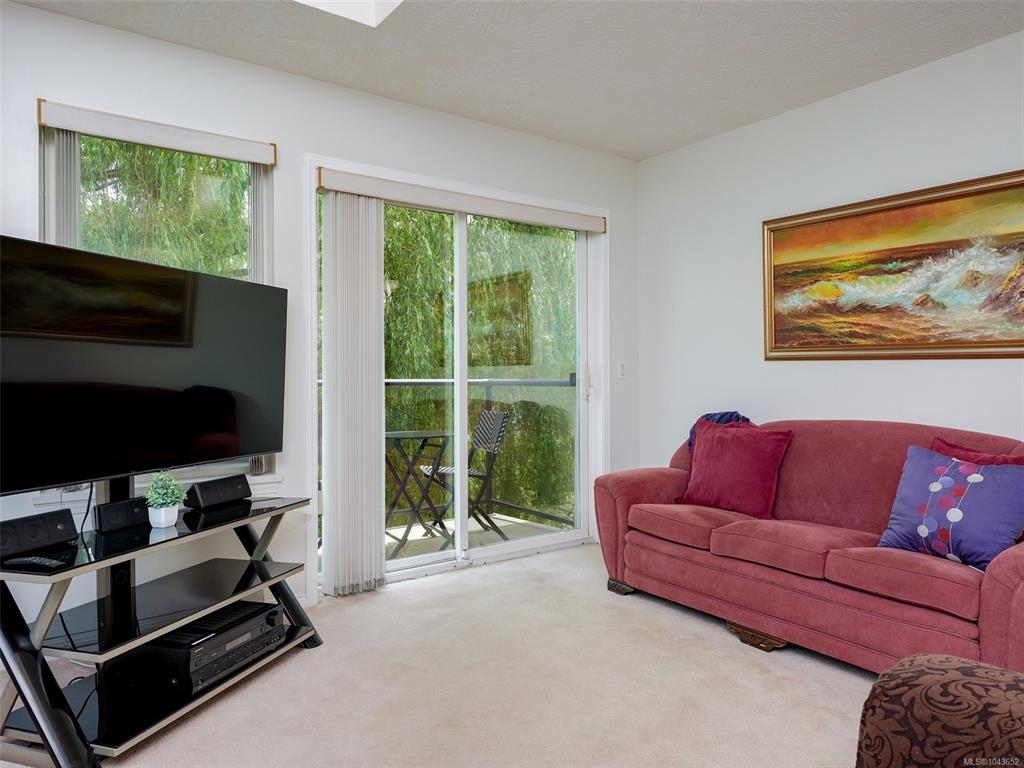 Fifth View of 1485 Garnet Rd, Saanich, BC, V8P 5T5