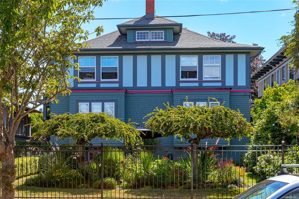 Fourth View of 609 Suit St, Victoria, BC, V8V 4C5