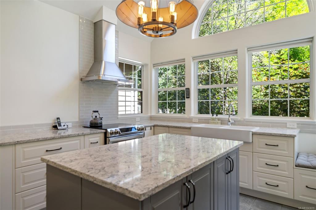 Fifth View of 1130 Tatlow Rd, North Saanich, BC, V8L 5P3