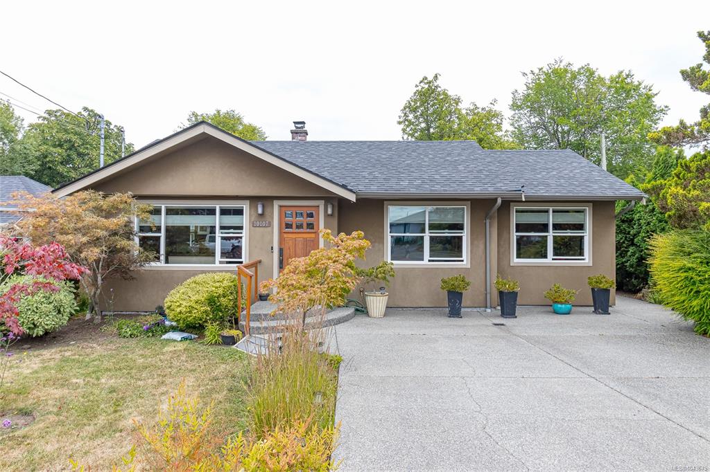 Second View of 10107 Third St, Sidney, BC, V8L 3B4