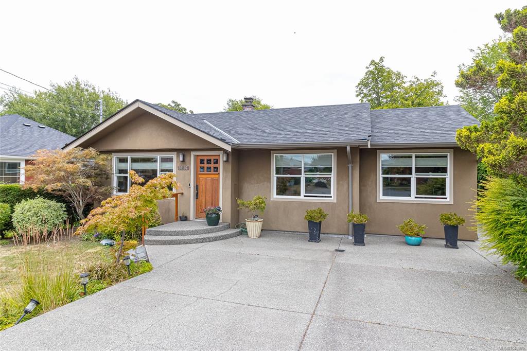 Third View of 10107 Third St, Sidney, BC, V8L 3B4