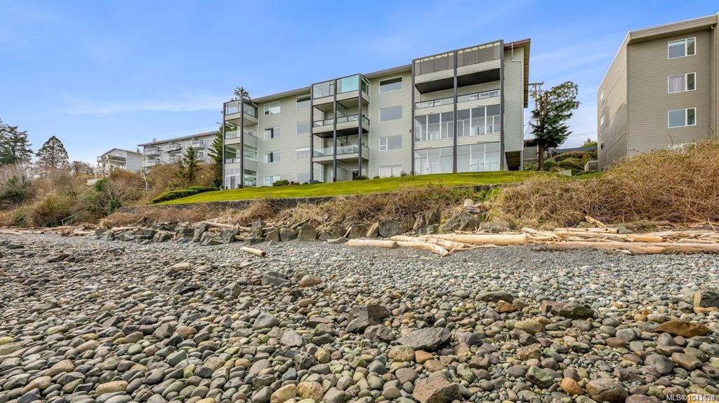 Fifth View of 523 Island Hwy, Campbell River, BC, V9W 2B9
