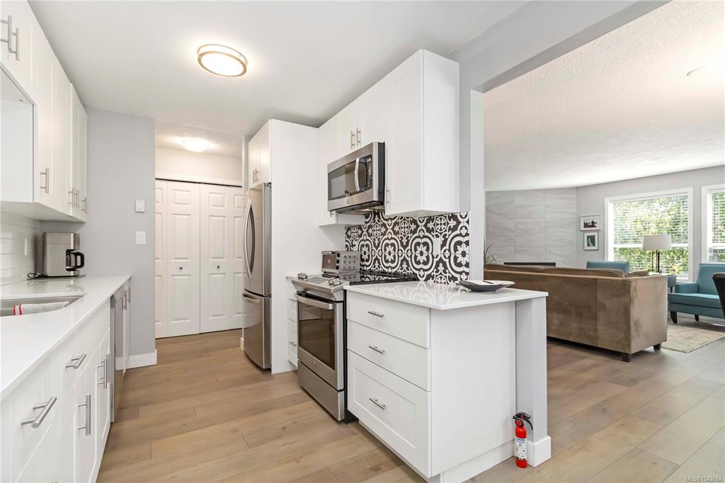 Fourth View of 9945 Fifth St, Glen Eden, Sidney, BC, V8L 2X6