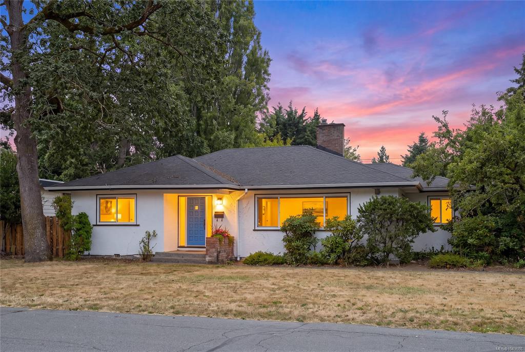 Third View of 3830 Palo Alto St, Saanich, BC, V8P 4S3