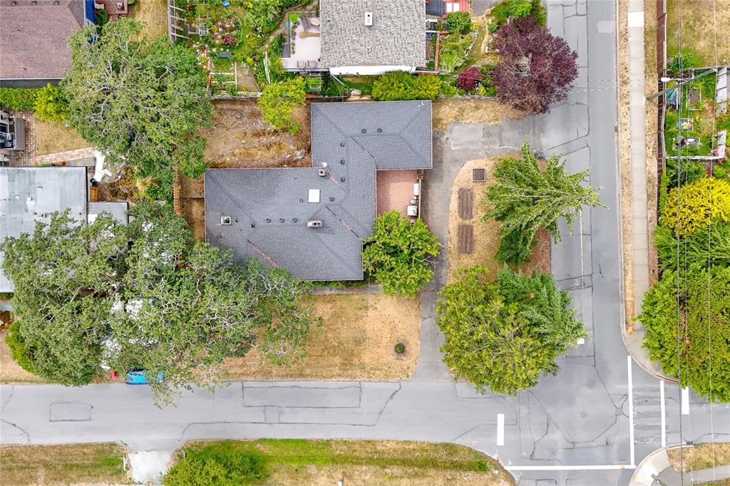 Fourth View of 3830 Palo Alto St, Saanich, BC, V8P 4S3