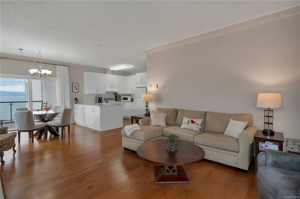 Fifth View of 1350 Island Hwy S, Campbell River, BC, V9W 1B7