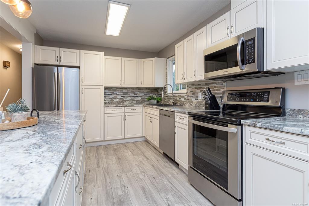 Third View of 104 Pym St S, Parksville, BC, V9P 1E9