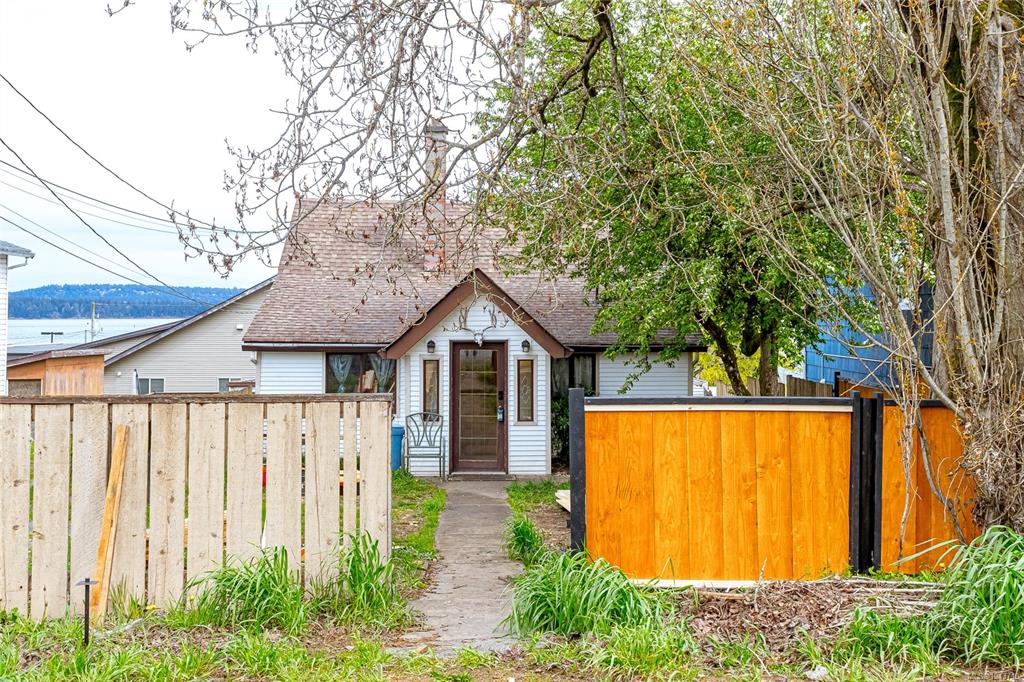 Second View of 451 Irwin St, Nanaimo, BC, V9R 4X9