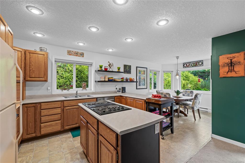 Fifth View of 850 Ocean Pl, French Creek, BC, V9P 1Z9