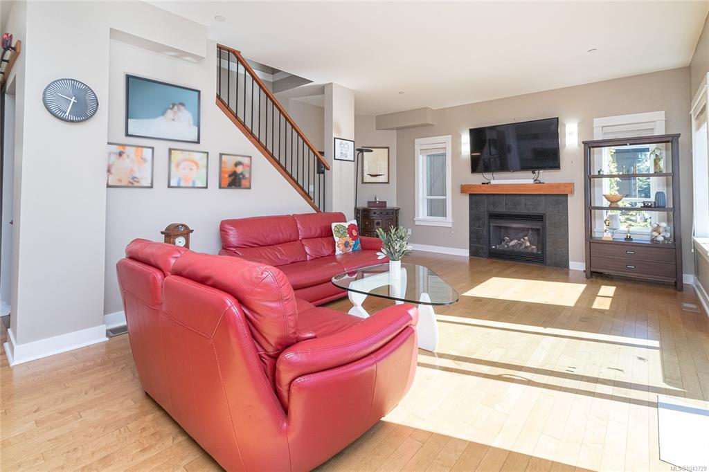 Fifth View of 2319 Chilco Rd, View Royal, BC, V9B 0L8