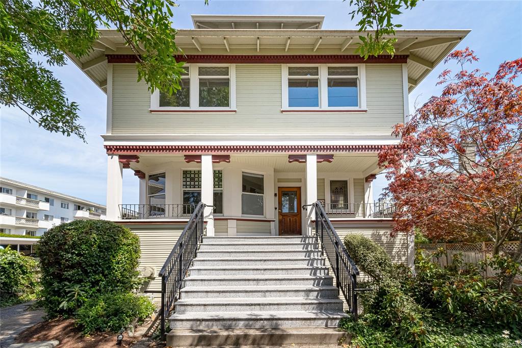 Third View of 1120 Richardson St, Victoria, BC, V8V 3C8