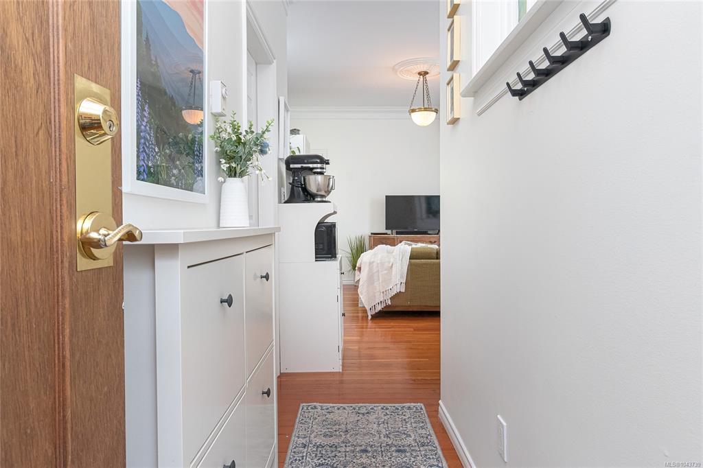 Fifth View of 1120 Richardson St, Victoria, BC, V8V 3C8