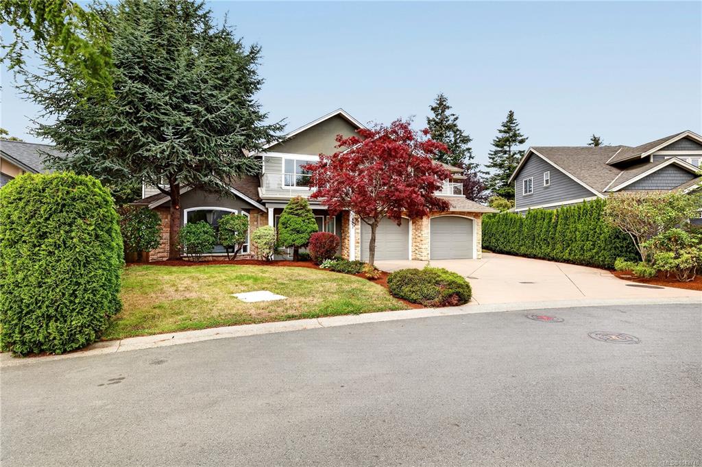 Third View of 4982 La Quinta Pl, Saanich, BC, V8W 3G9