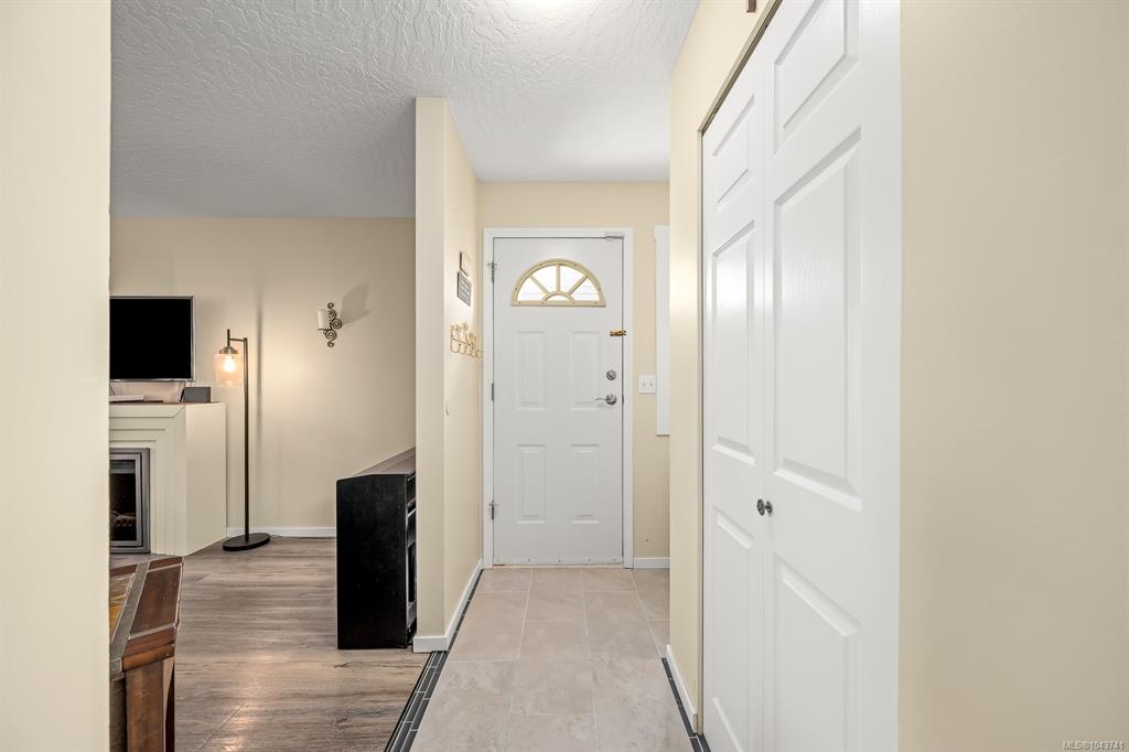 Third View of 2284 1st St, Courtenay, BC, V9N 8X8