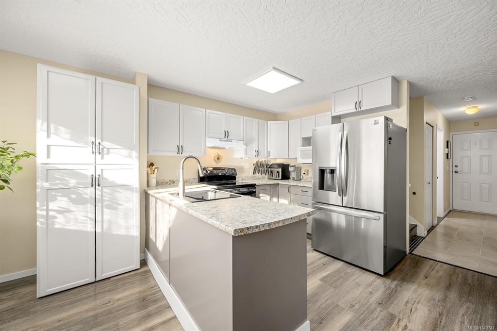 Fourth View of 2284 1st St, Courtenay, BC, V9N 8X8