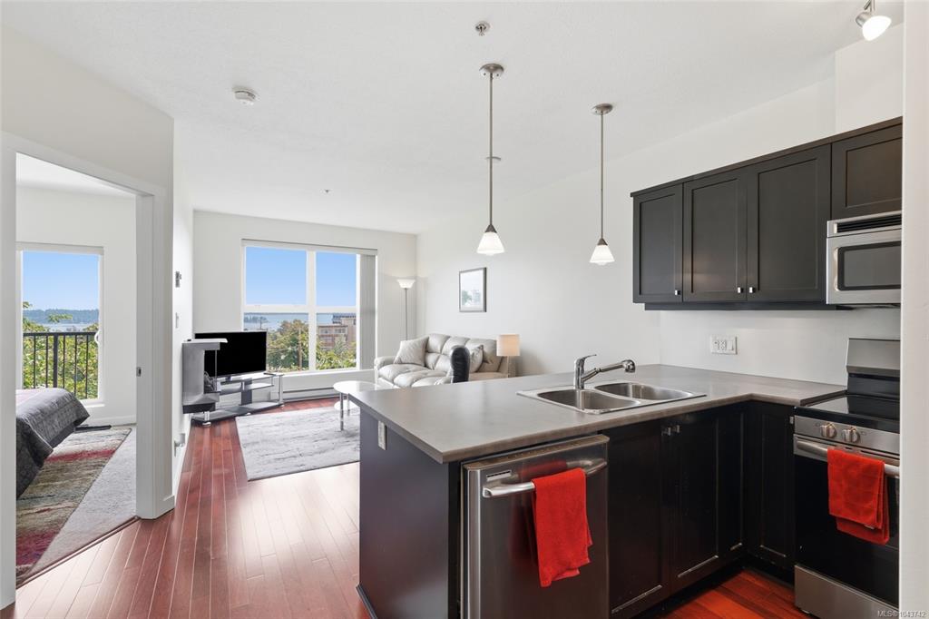 Fifth View of 555 Franklyn St, Vivo Gallery Residences, Nanaimo, BC, V9R 2X9