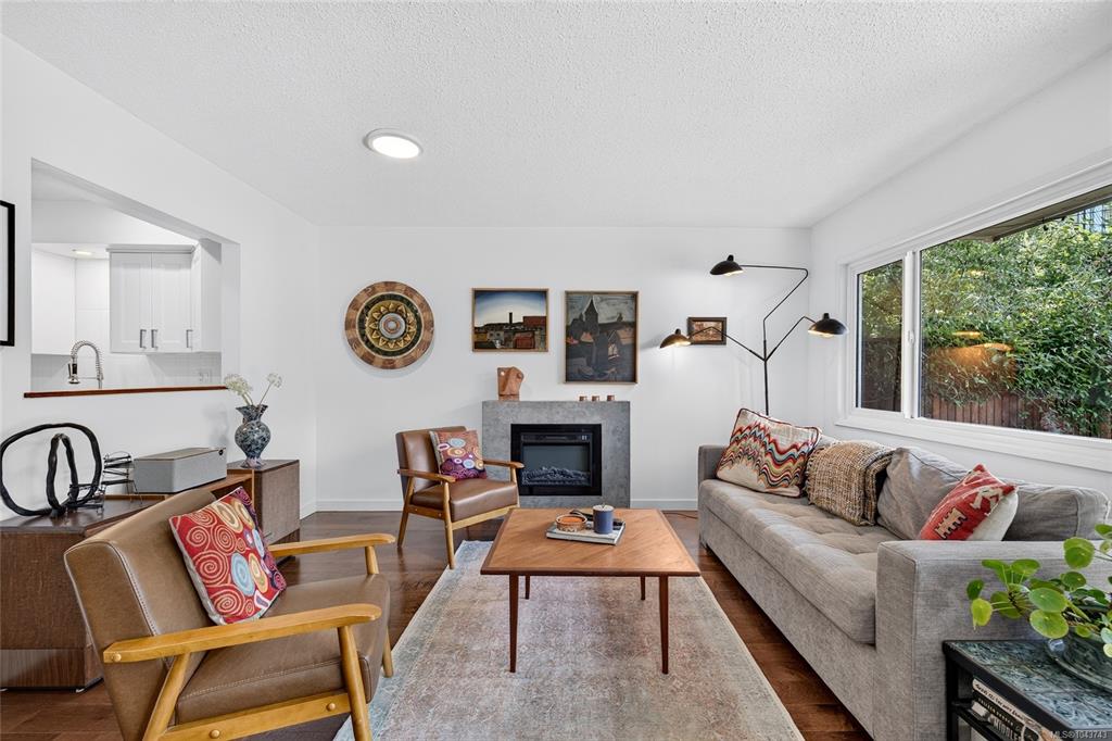 Third View of 119 Ladysmith St, Ladysmith Place, Victoria, BC, V8V 1J3