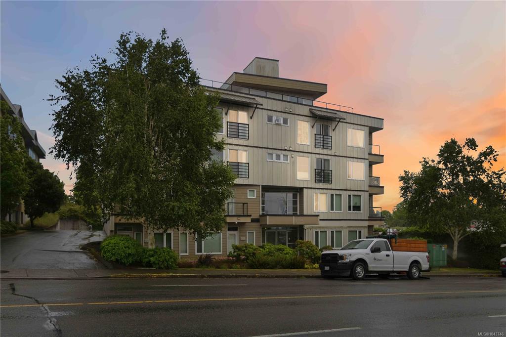 Third View of 1405 Esquimalt Rd, Esquimalt, BC, V9A 0A4
