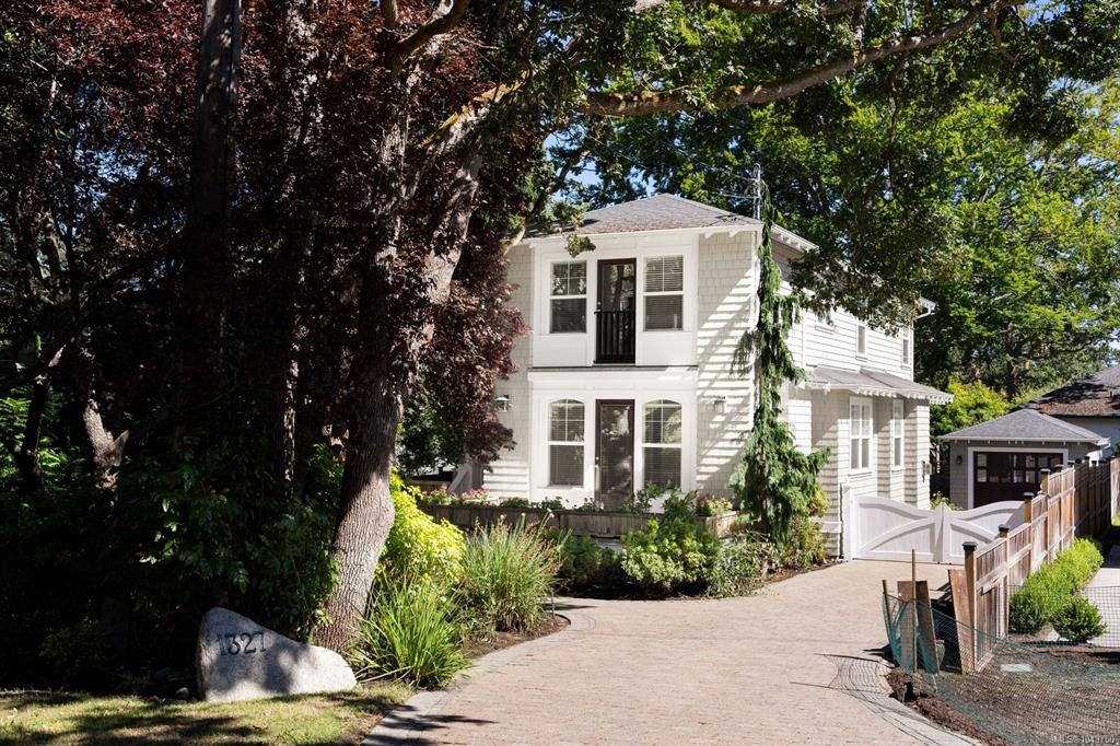 1327 Transit Rd, 1043750, BC,