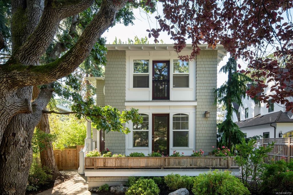 Fourth View of 1327 Transit Rd, Oak Bay, BC, V8V 1V1