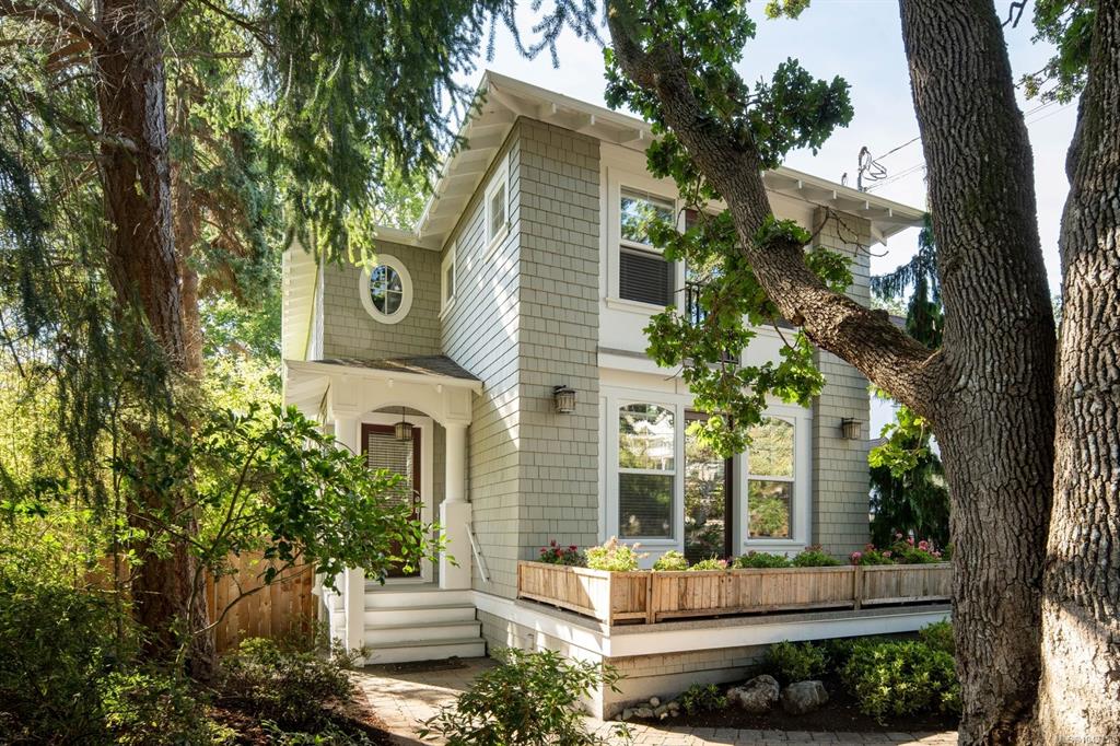 Fifth View of 1327 Transit Rd, Oak Bay, BC, V8V 1V1