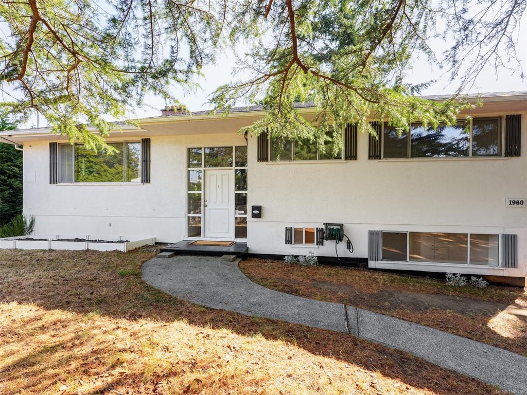 Main View of 1960 Grandview Dr, Saanich, BC, V8N 2V3