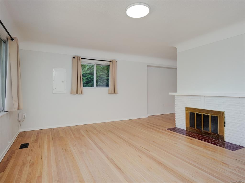 Fourth View of 1960 Grandview Dr, Saanich, BC, V8N 2V3