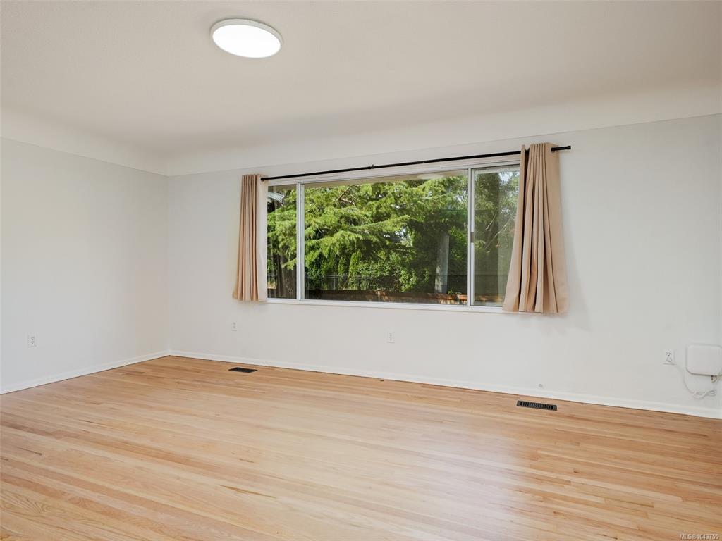 Fifth View of 1960 Grandview Dr, Saanich, BC, V8N 2V3