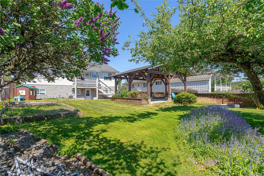 Third View of 607 Fifth St, Nanaimo, BC, V9R 1P7