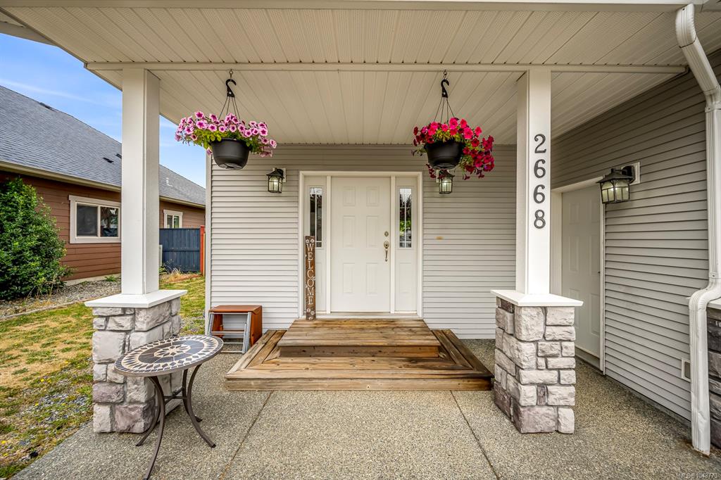 Fifth View of 2668 Grizedale Ave, Cumberland, BC, V0R 1S0