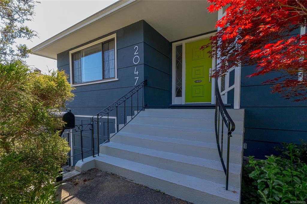 Third View of 2047 Neil St, Oak Bay, BC, V8R 3E1