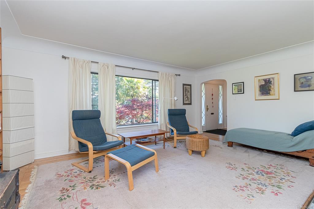 Fifth View of 2047 Neil St, Oak Bay, BC, V8R 3E1