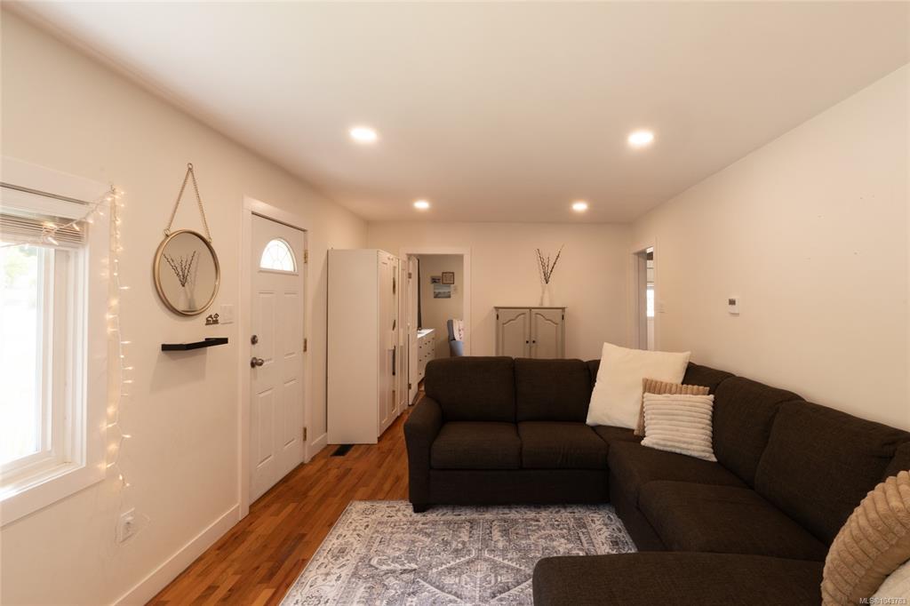 Fourth View of 5933 Deuchars Dr, Duncan, BC, V9L 1L5