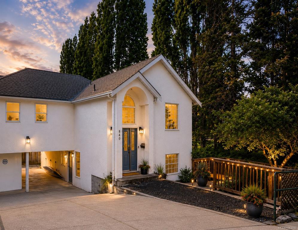 840 Tillicum Rd, 1043792, BC,